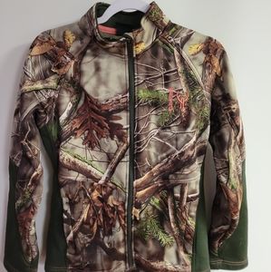 Women's Camo zip up hoddie Huntworth size (Medium)